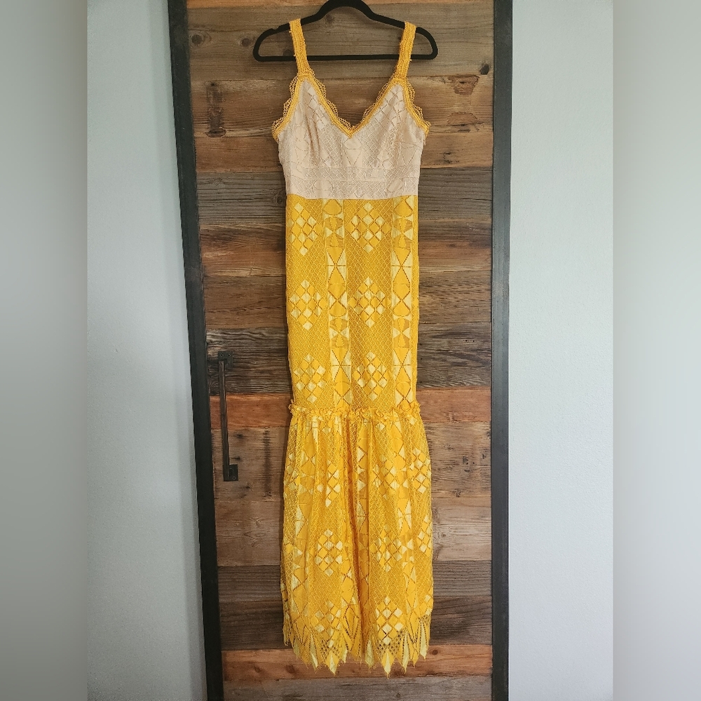 NWT FOXIEDOX Gorgeous Yellow Lace Sleeveless Dress Maxi Size Medium
